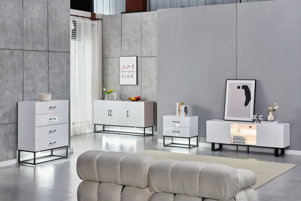 Buffet ALYA en bois laqué pieds noir