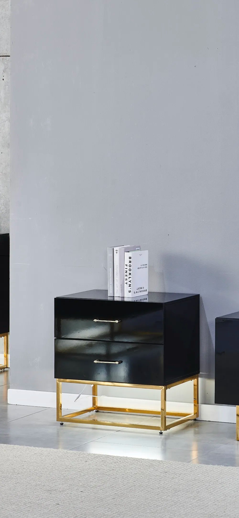 Chevet 2 tiroirs ALYA en bois laqué pieds gold #couleur_noir