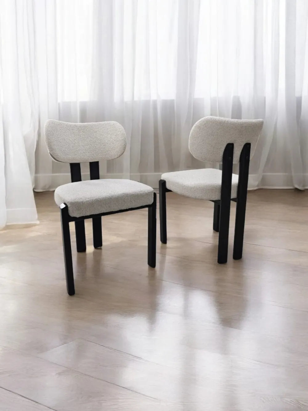 Lot de 4 chaises HERA pieds en bois noyer #couleur_noir