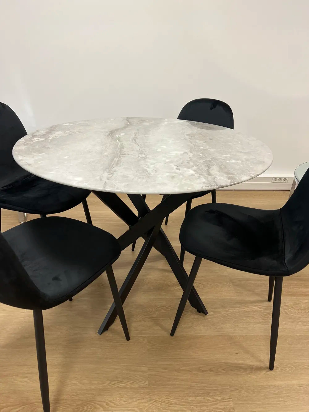 Table à manger ronde JESSICA pieds métal noir Diamètre #couleur_marbre-gris